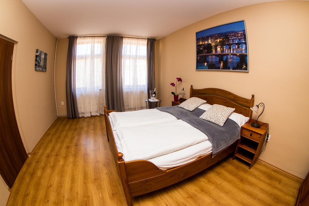 Apartman U Krale Komenskeho Йичин Экстерьер фото