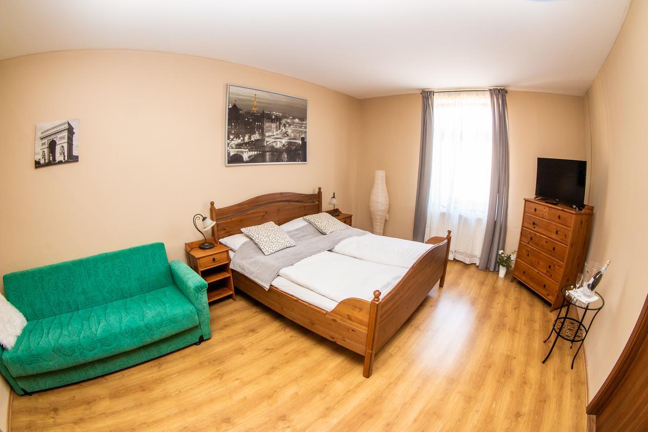 Apartman U Krale Komenskeho Йичин Экстерьер фото
